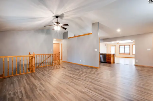 611 E 41st Ave, Hutchinson, KS 67502