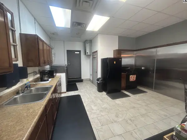 109 S Kansas Ave, Haven, KS 67543