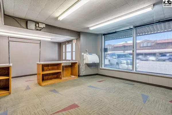 214 S Main St, Mcpherson, KS 67460