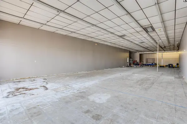 1223 E 30th Ave, Hutchinson, KS 67502