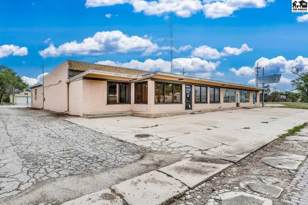 706 W 2nd Ave, Hutchinson, KS 67501
