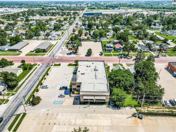 500 W 1st Ave, Hutchinson, KS 67501