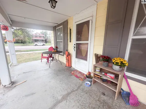 300 N Main St, Pratt, KS 67124