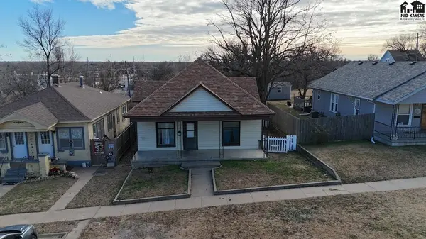 317 W 4th St, Larned, KS 67550