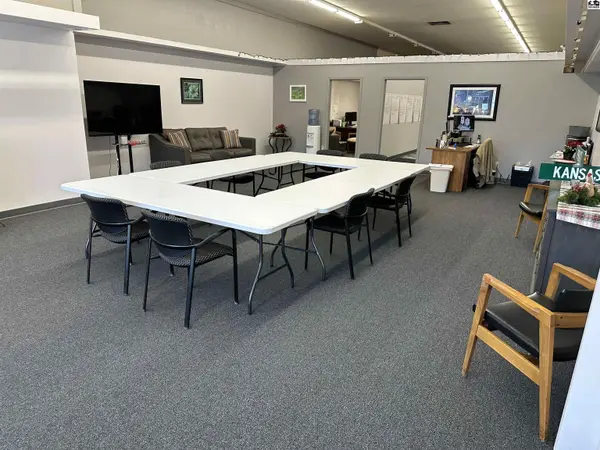 211 S Main St, Pratt, KS 67124