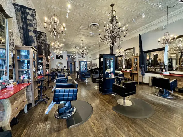 16 S Main St, Hutchinson, KS 67501