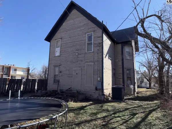 304 E 1st Ave, Hutchinson, KS 67501
