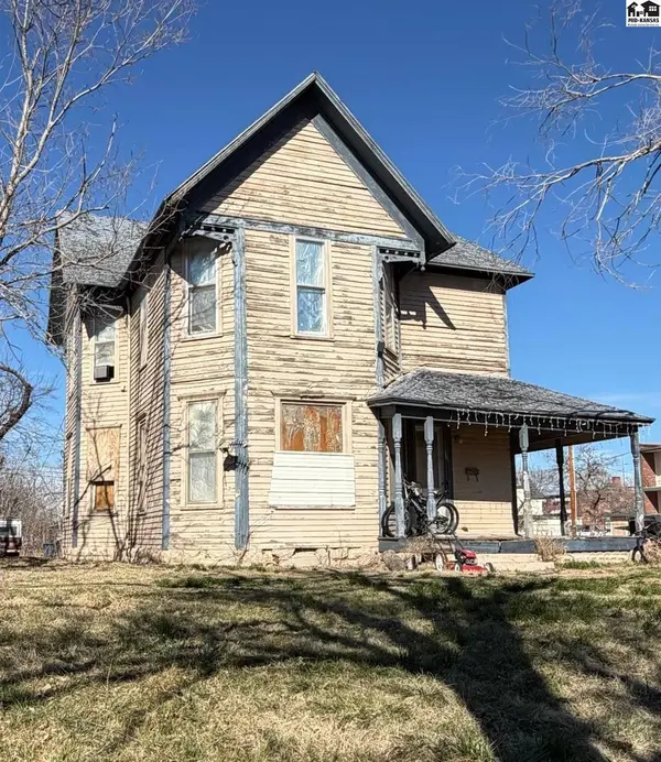 304 E 1st Ave, Hutchinson, KS 67501