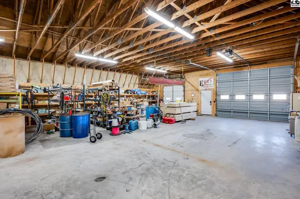 2405 E Wasp Rd, Hutchinson, KS 67501