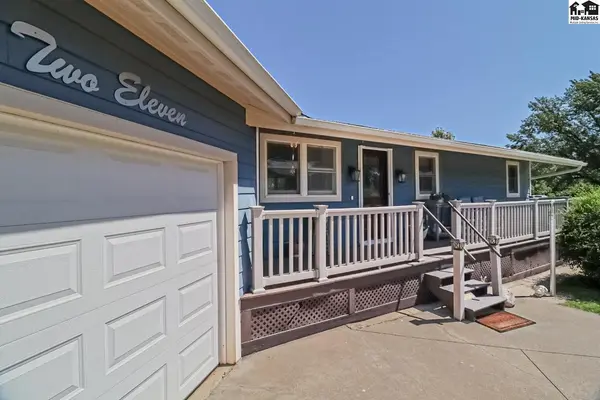 211 N Pine St, Inman, KS 67546