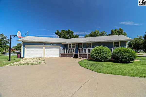 211 N Pine St, Inman, KS 67546