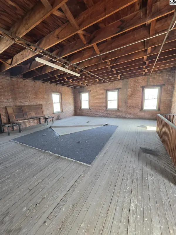 203 N Plum, Hutchinson, KS 67501