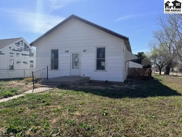 601 E 6th St, Hoisington, KS 67544