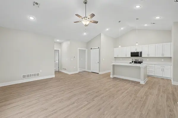2718 Amelia Ln, Salina, KS 67401