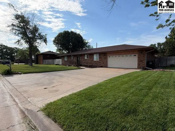 315 E Forest Ave, South Hutchinson, KS 67505
