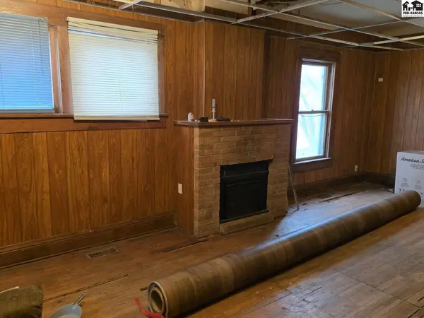 539 E Ave B, Hutchinson, KS 67501