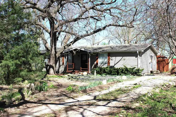528 W Cleveland St, Marion, KS 66861