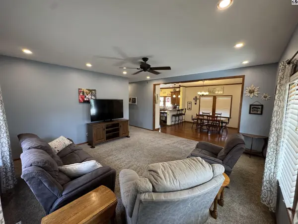 512 N Main St, Macksville, KS 67557