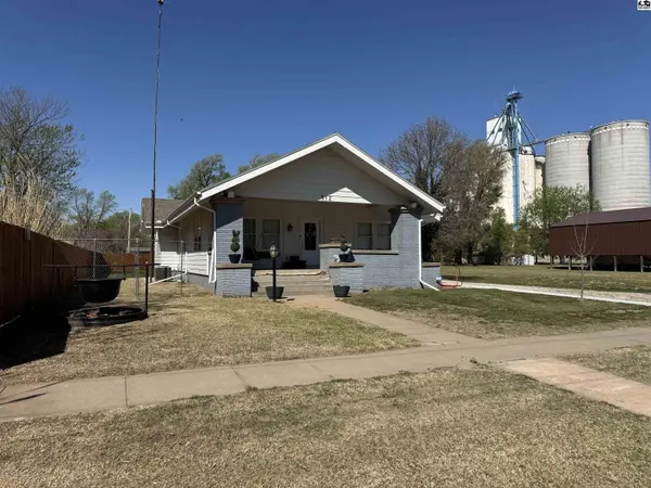 512 N Main St, Macksville, KS 67557