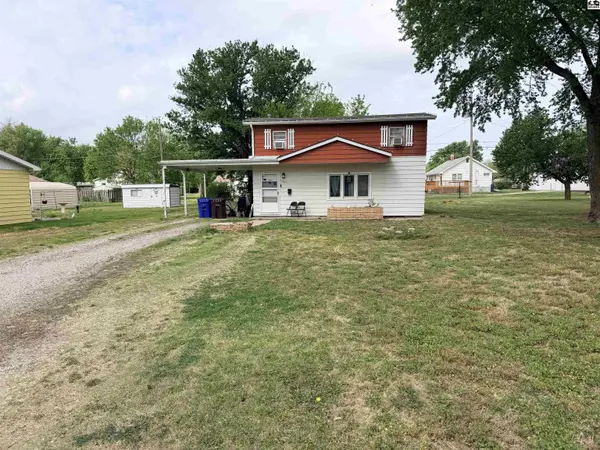 1322 S Walnut St, Mcpherson, KS 67460