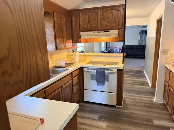 1322 S Walnut St, Mcpherson, KS 67460