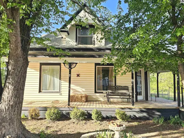 425 W Kansas Ave, Little River, KS 67457