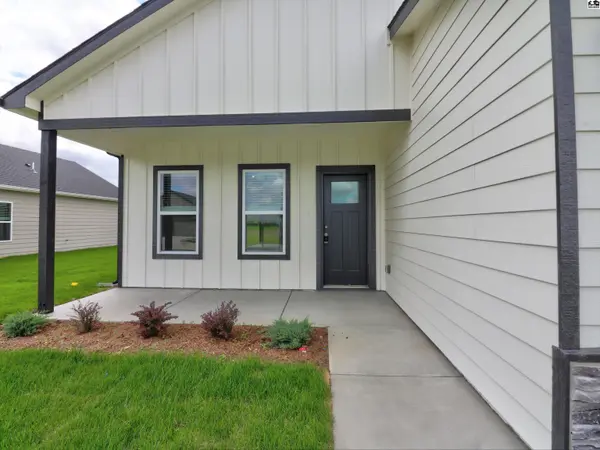 1053 Clubhouse Dr, Mcpherson, KS 67460