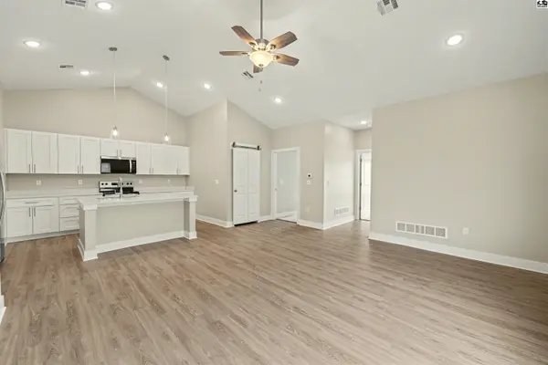 2725 Amelia Ln, Salina, KS 67401