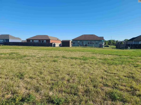 1413 Curtiss Dr, Mcpherson, KS 67460