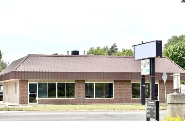 27 E 30th Ave, Hutchinson, KS 67502