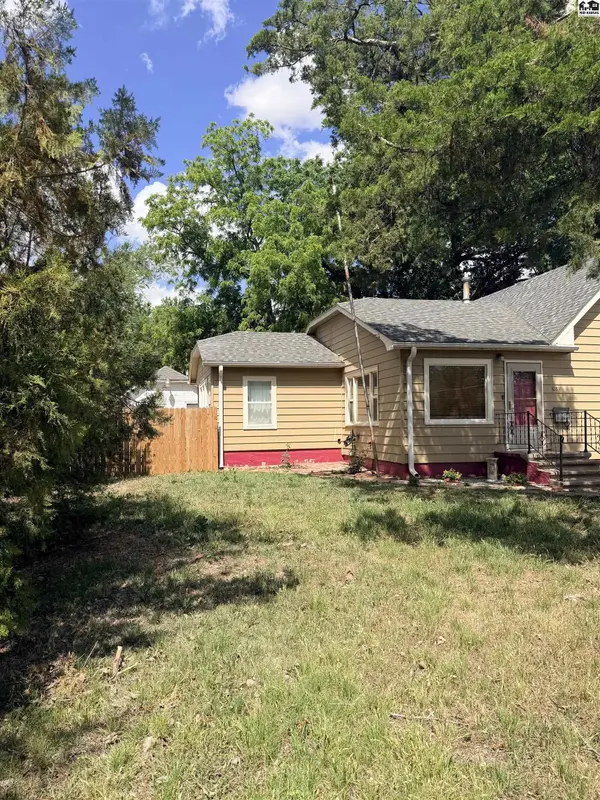 303 S Garfield Ave, Lyons, KS 67554