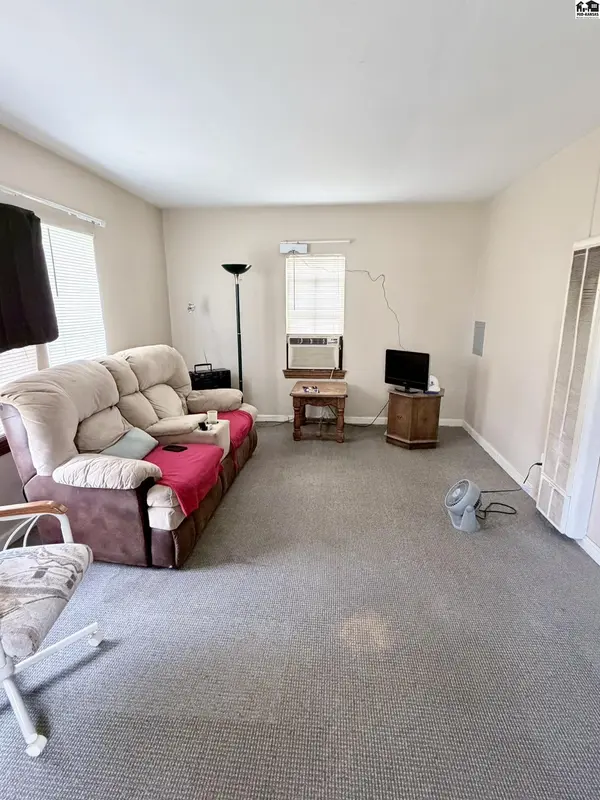 1102-1104 S Ash St, Mcpherson, KS 67460