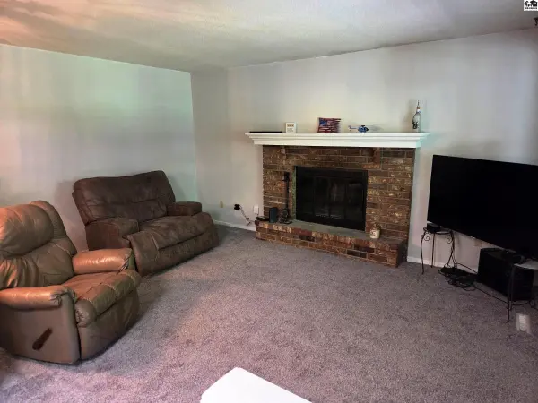 1000 Lorna Ln, Newton, KS 67114