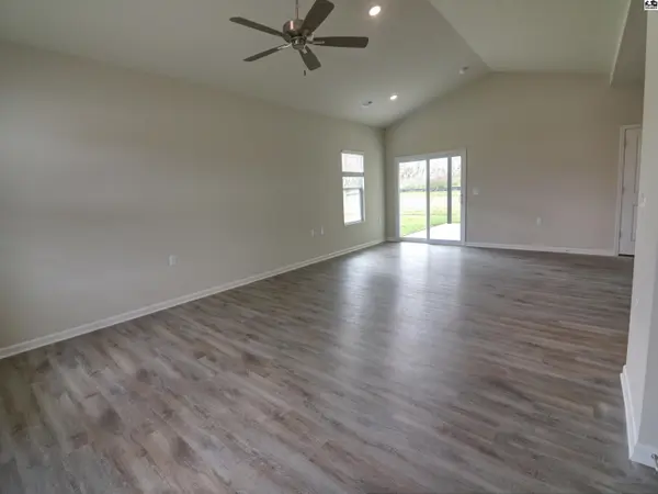 1041 Clubhouse Dr, Mcpherson, KS 67460