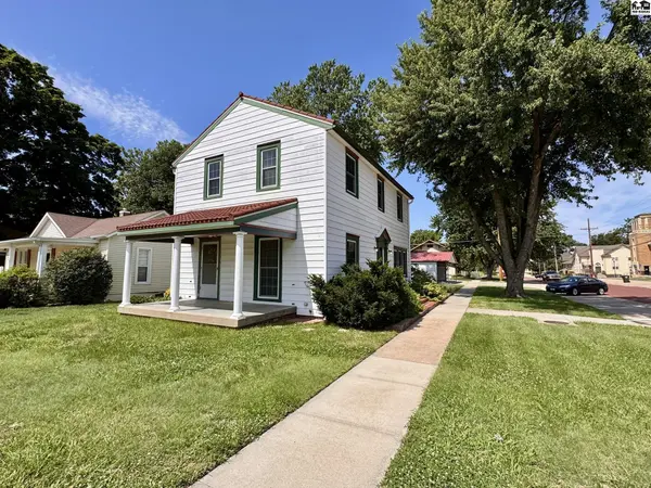 102 W Lyon, Lyons, KS 67554