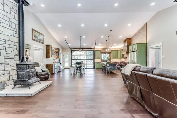 7701 Old K61 Hwy N, Hutchinson, KS 67502