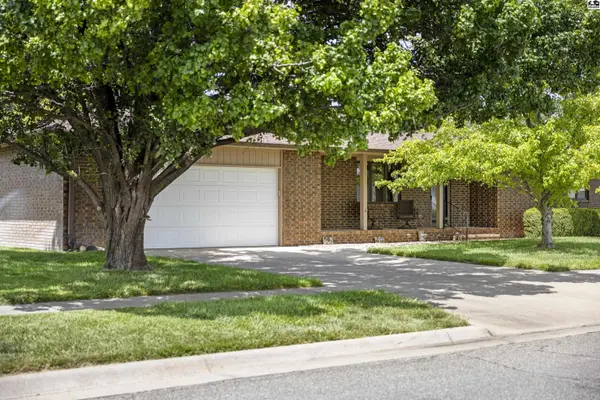 1310 Wheatland Dr, Hutchinson, KS 67502