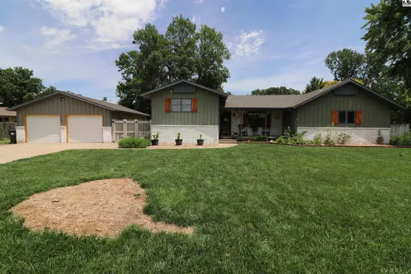 1112 S St. John, Lyons, KS 67554