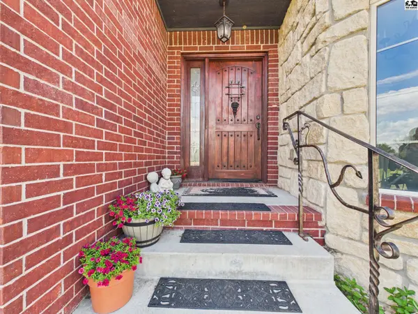 22015 W 101st St N, Mount Hope, KS 67108