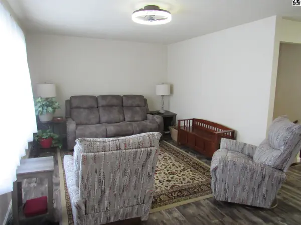 1910 James St, Hutchinson, KS 67502