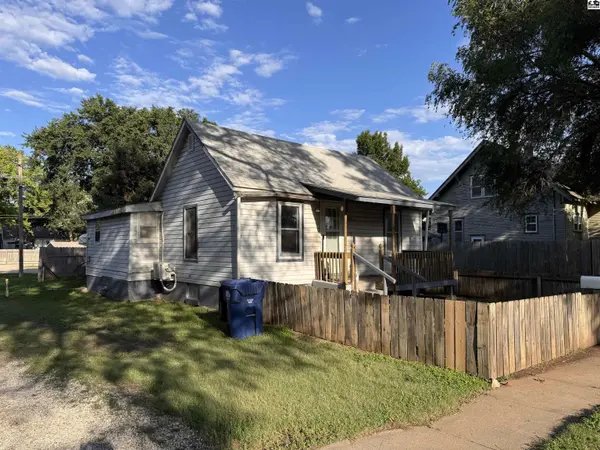 108 N 9th St, Sterling, KS 67579
