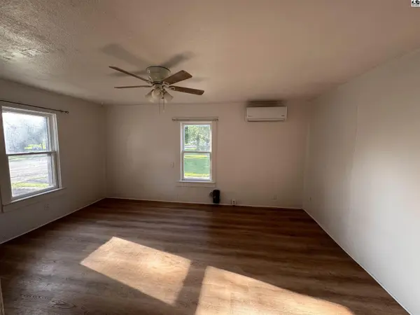 108 N 9th St, Sterling, KS 67579