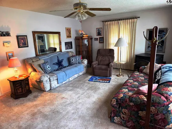 317 E 8th St, Newton, KS 67114