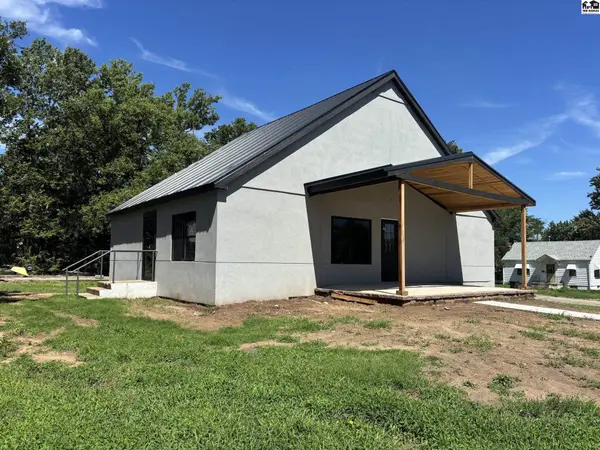 219 N Pine St, Pratt, KS 67124