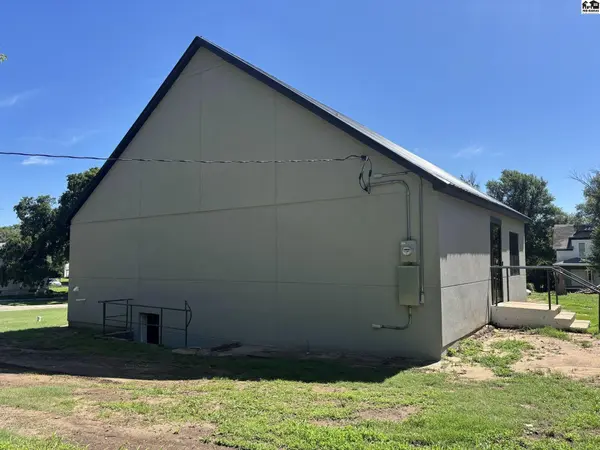 219 N Pine St, Pratt, KS 67124