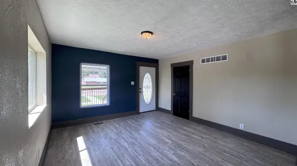 1001 E Avenue A, Hutchinson, KS 67501-7456