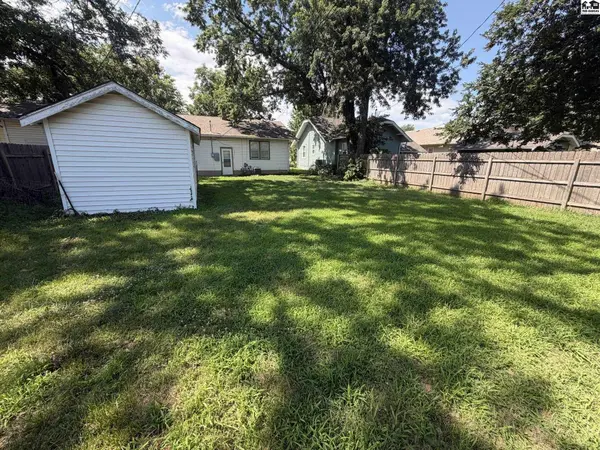 214 E 16th Ave, Hutchinson, KS 67501
