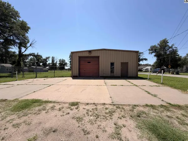901 W 1st Ave, Hutchinson, KS 67501