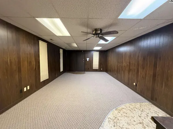 901 W 1st Ave, Hutchinson, KS 67501
