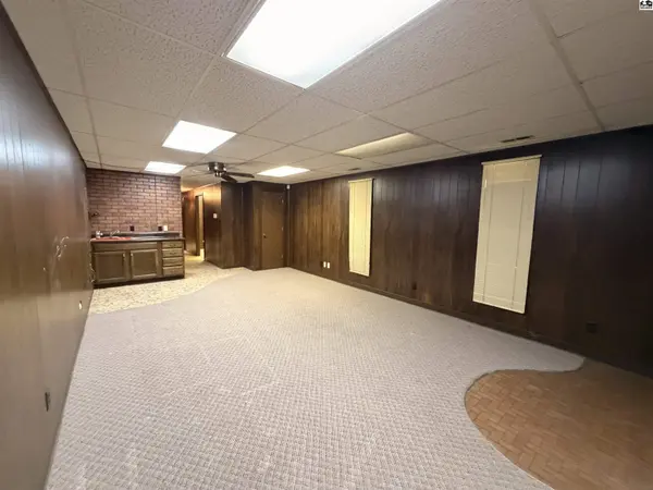 901 W 1st Ave, Hutchinson, KS 67501